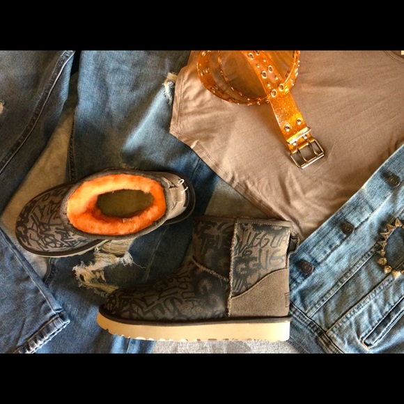 UGG Size 7 Mini Boot Graffiti UGG Orange/Tan/Brown - Picture 8 of 16